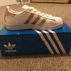 Adidas Superstar Sneakers - rose gold